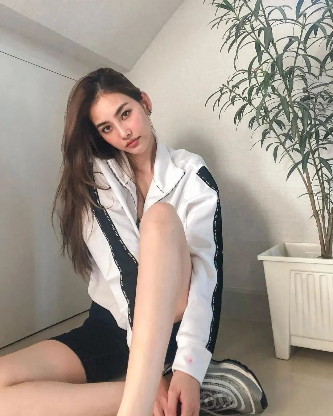 泰国名模瓦拉塔雅，30岁单身未婚的她，美出新高度