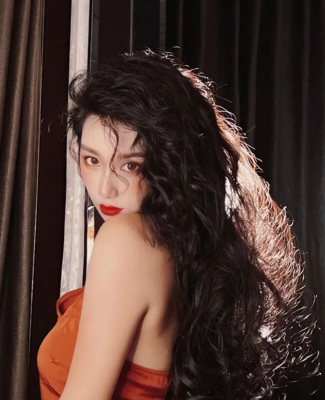 国产网红李如儒，百变造型切换自如的港风女神