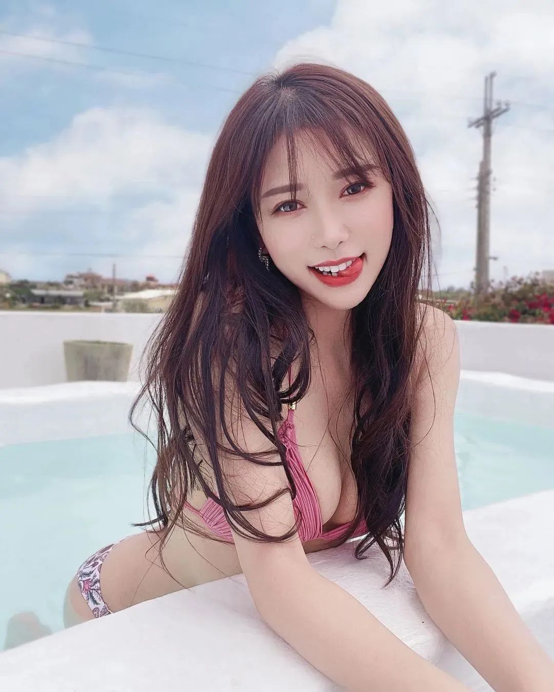 台湾网红杜衫衫，神似林志玲的甜美系女神