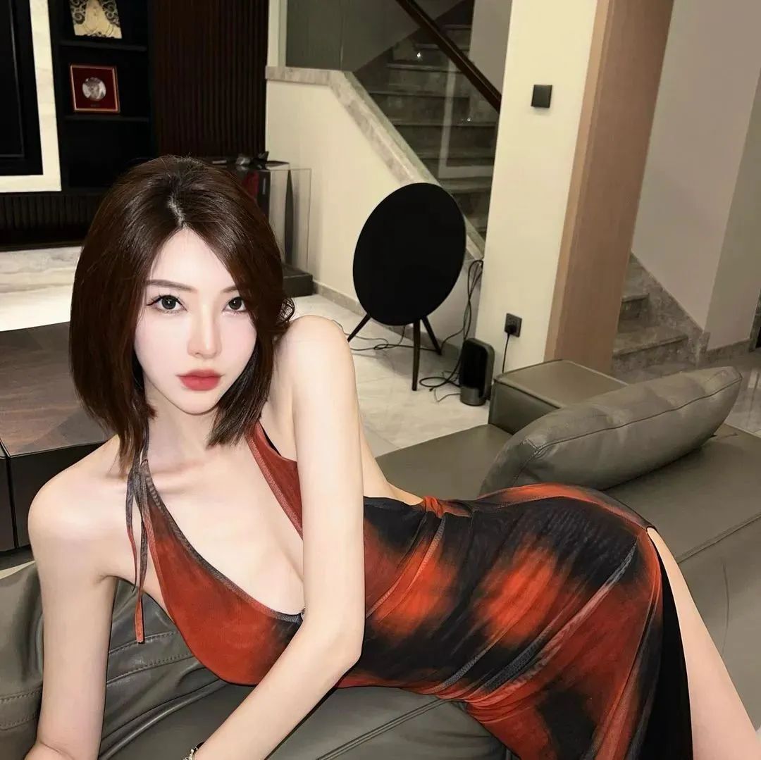 孔天天，甜美又性感的气质女神