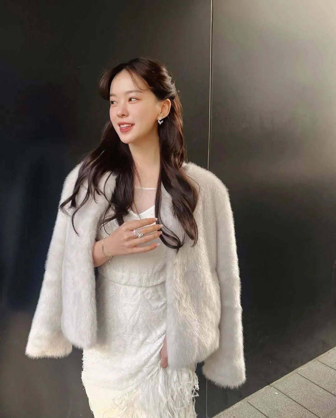 韩国网红荷娜，五官精致的微胖女神