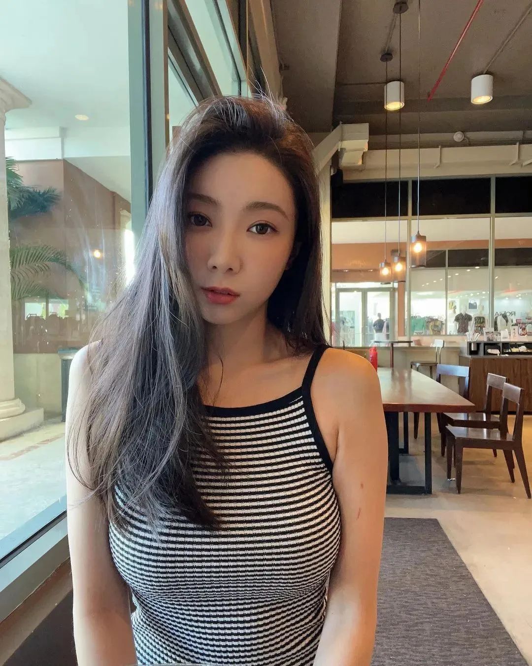 台湾网红邵岱儿，甜美又性感的气质女神