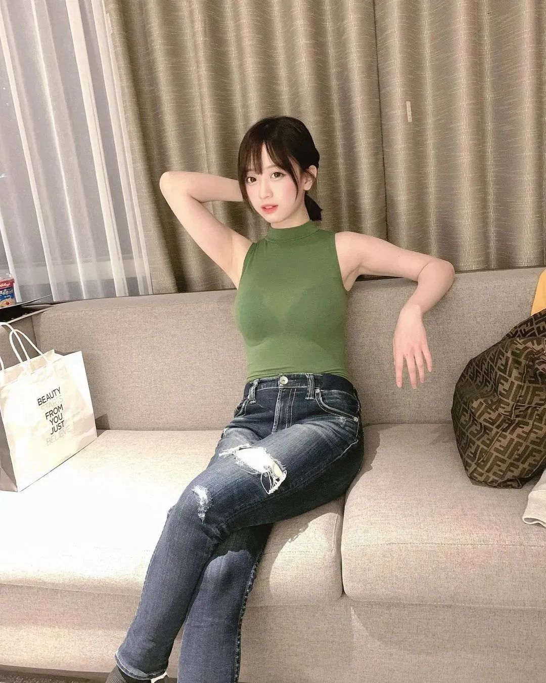 国产网红yami，清纯可爱的甜美系女神