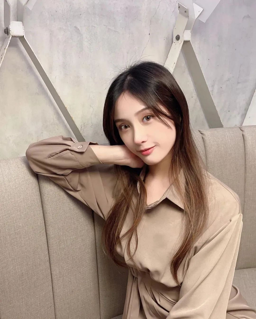 台湾网红君白，清纯可爱的啦啦队女神