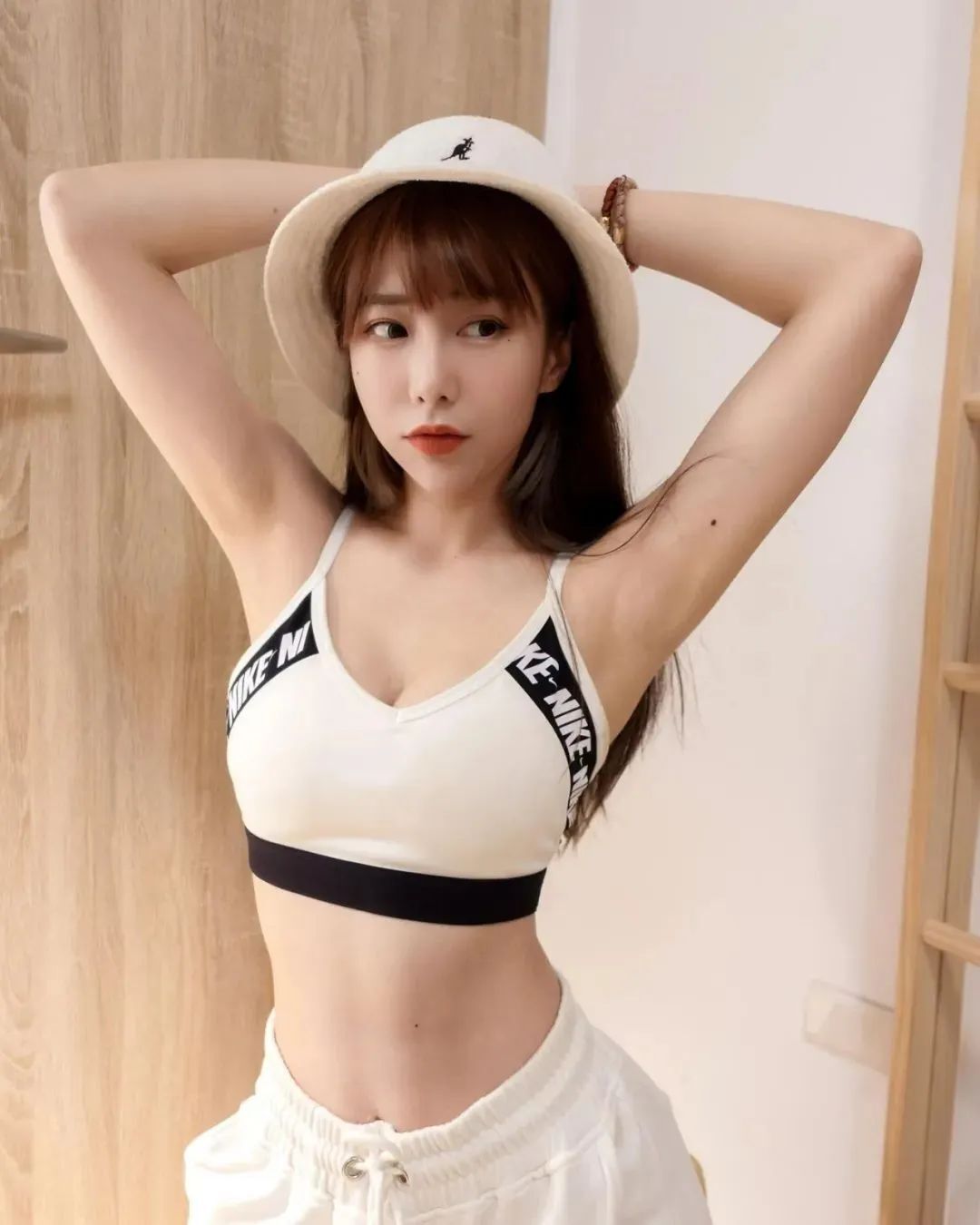 台湾网红董梓甯，甜美又性感的啦啦队女神