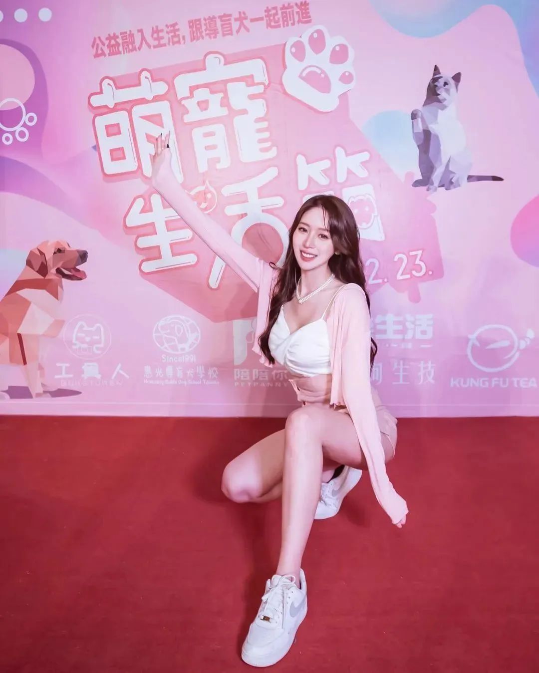 台湾网红郑若青，天生丽质的“颜值系”女神