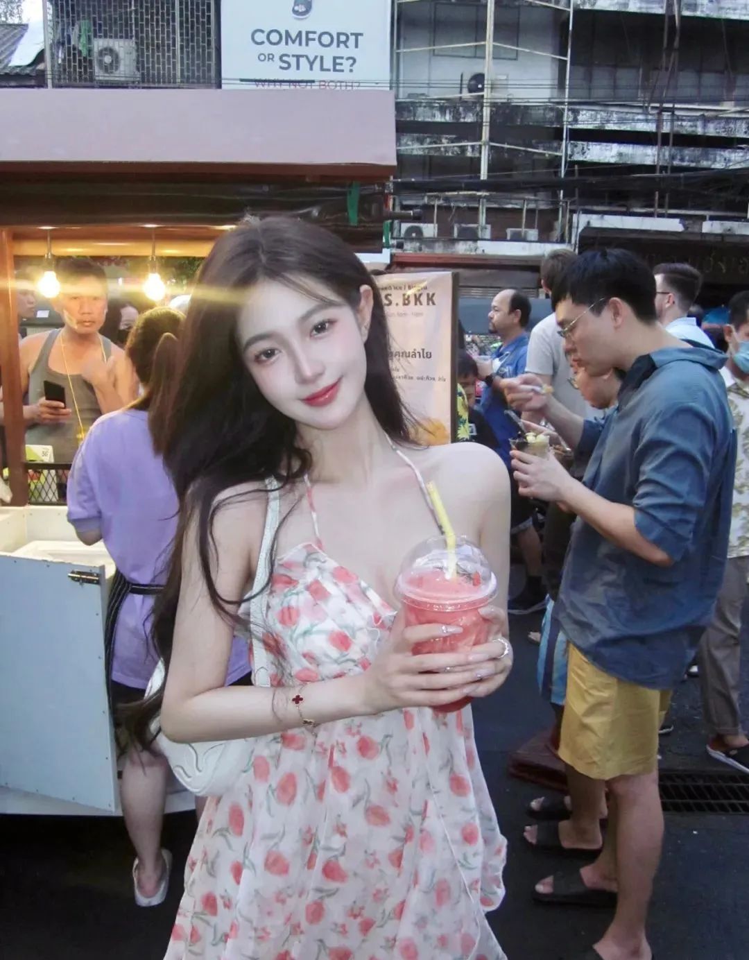 国产网红邓子怡，回头率百分百的甜美系女神
