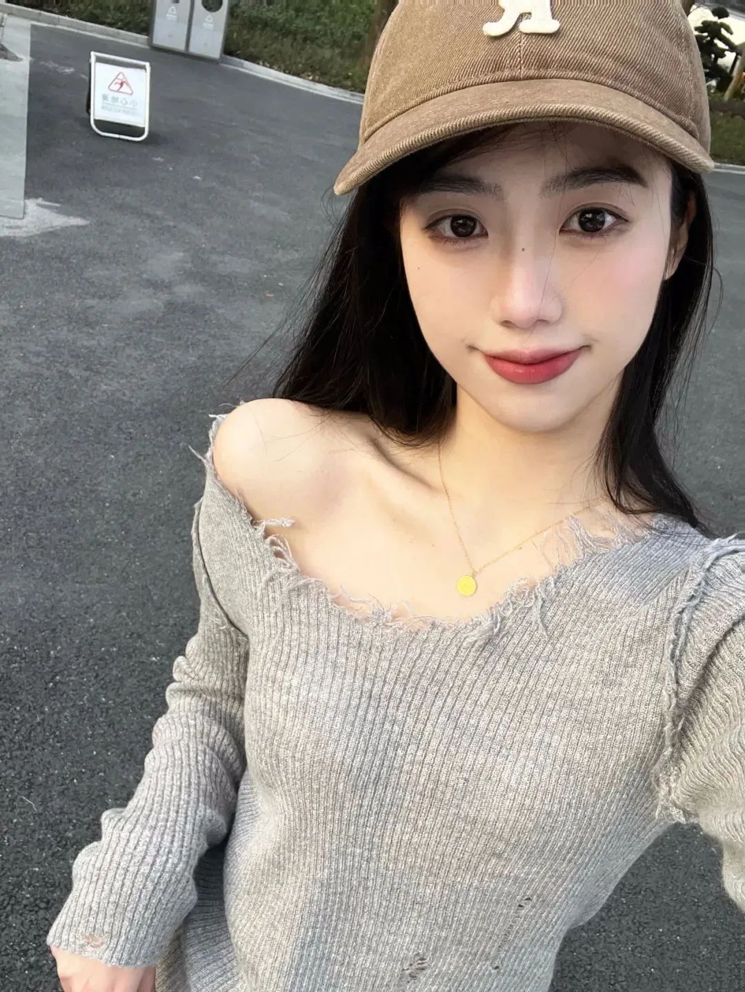 国产网红乐彤儿，可盐可甜的御姐范女神