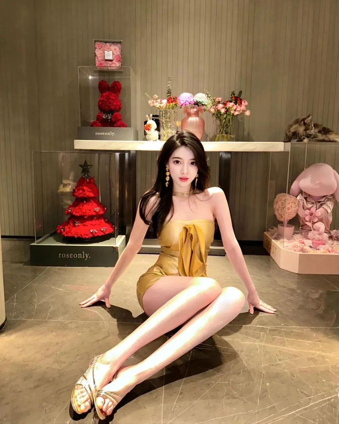 国产网红卢颖儿，甜美又性感的御姐范女神