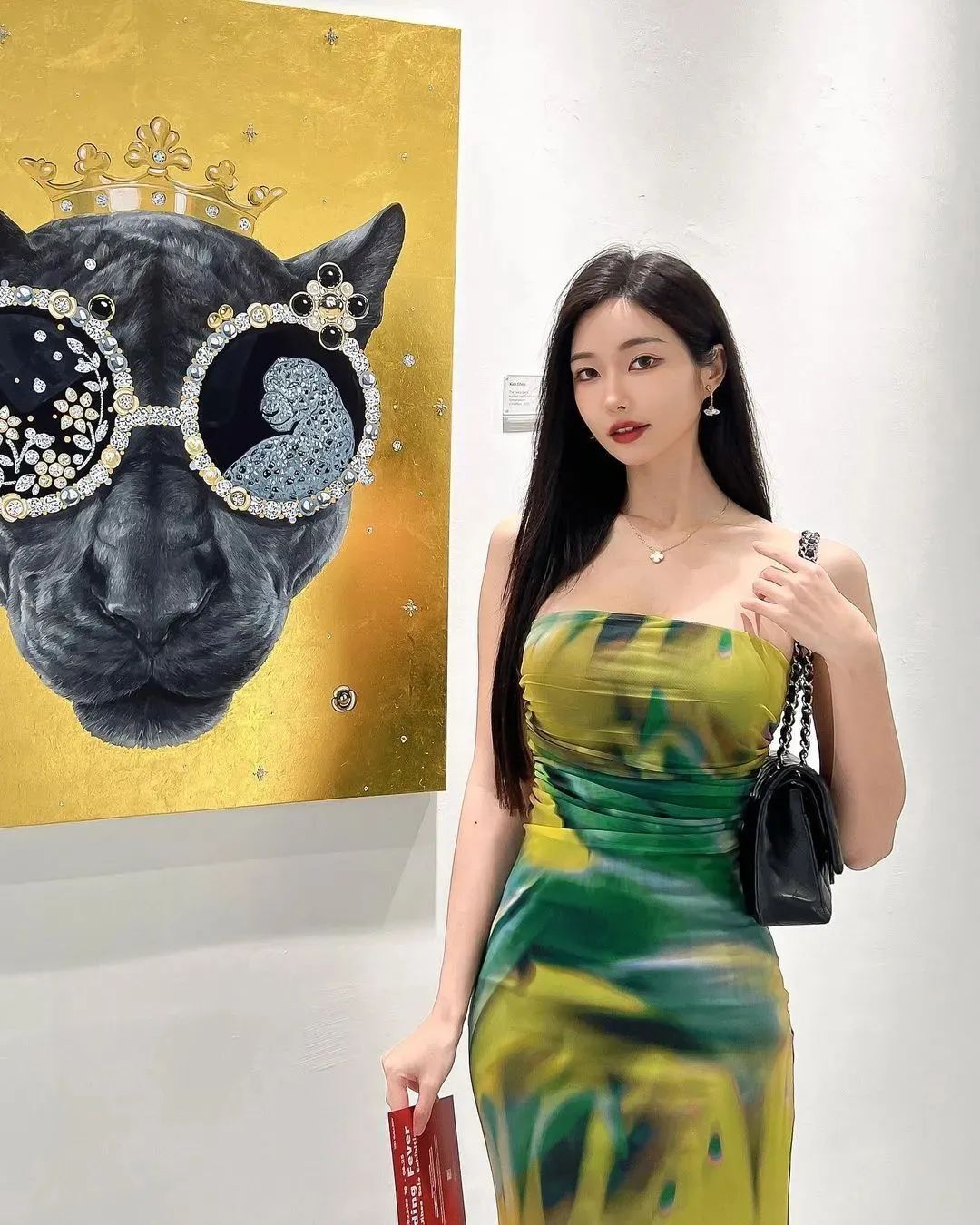 台湾网红美女黄上晏，拥有完美比例身材的音乐系女神