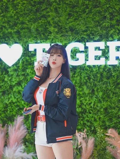 韩国网红金汉娜，长相甜美迷人的啦啦队女神