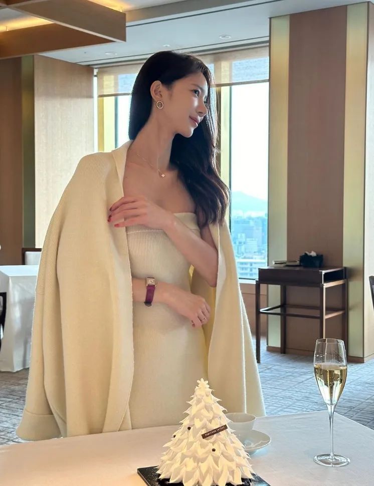 韩国网红 | 神似韩国女明星林允儿的顶级美女模特