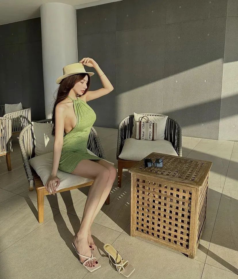 台湾网红 | 秒智，甜美又性感的顶级美女模特