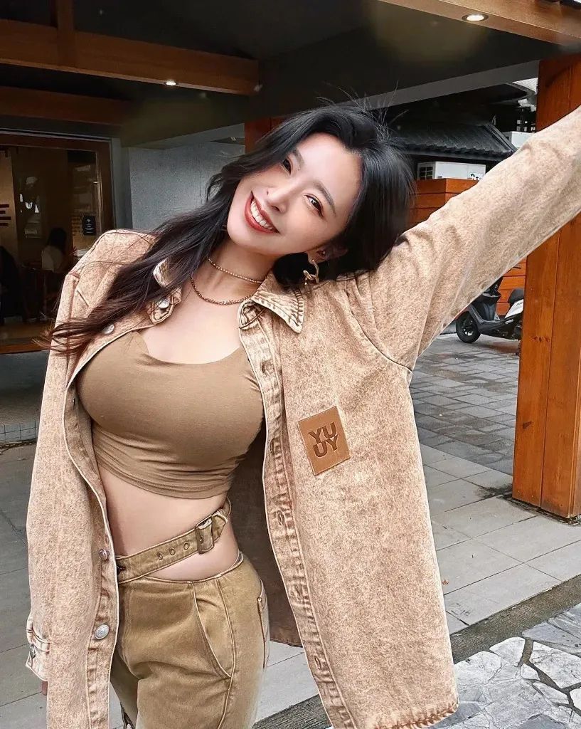 台湾极品模特！长相甜美迷人，身材实力杠杠的！