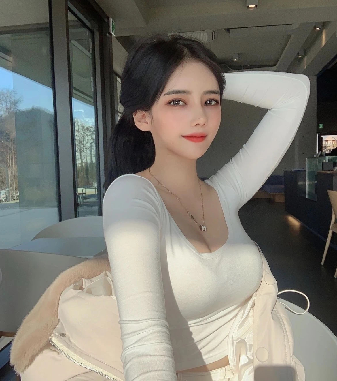 INS美女 | 韩国高颜值超欲健身模特，D杯+蜜桃臀！