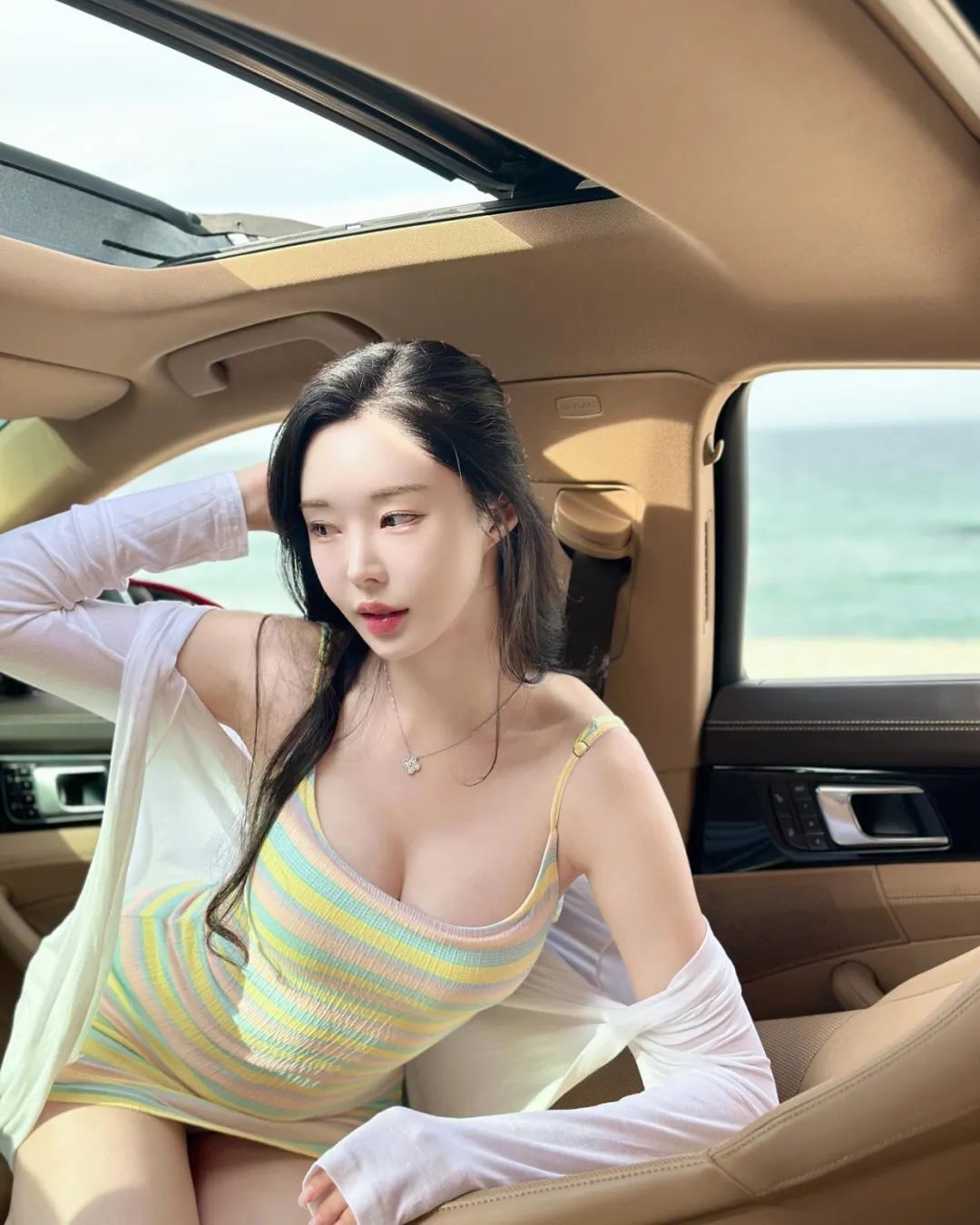 肤白貌美，身材还这么好，真的很白！