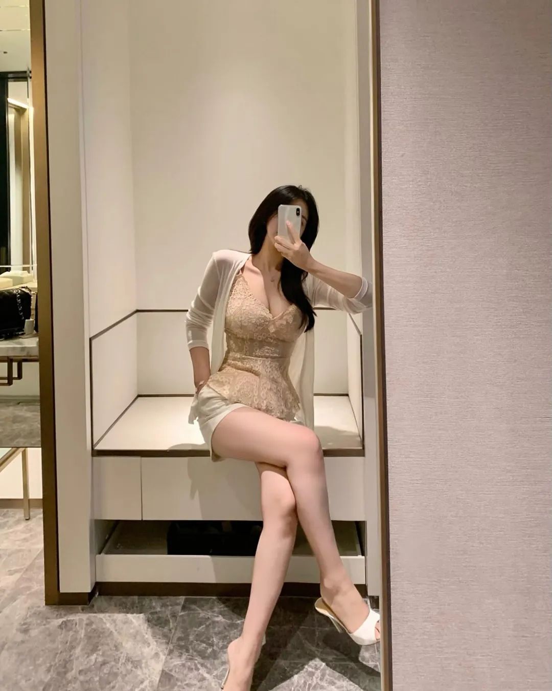 韩国美女小姐姐，大长腿太抢眼，这腿绝了！