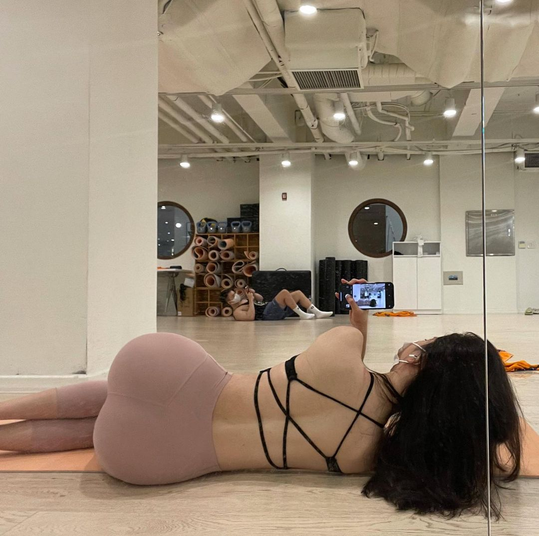 凹凸有致！高颜值运动少女，谁能顶得住？