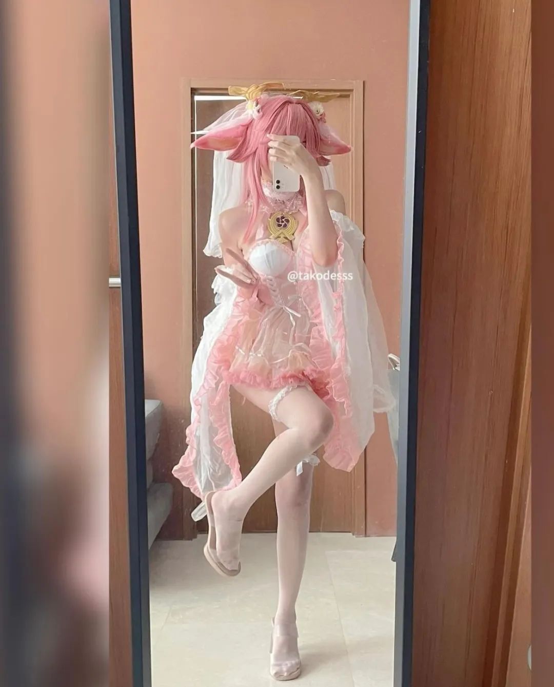 原神cos：肉丝+睡衣，甘雨太涩了！制服雷神，泳装申鹤草神真绝了！