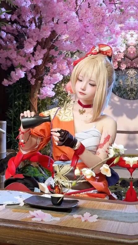 原神cos：雷神胸口拔刀一脸呆萌！芭芭拉清纯甜美！八重神子也太幼了吧？