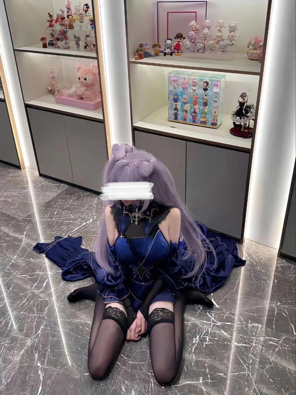 原神cos：泳装+裸足，双马尾妮露太美了！光腿申鹤，黑丝女仆装芙芙可爱爆了！