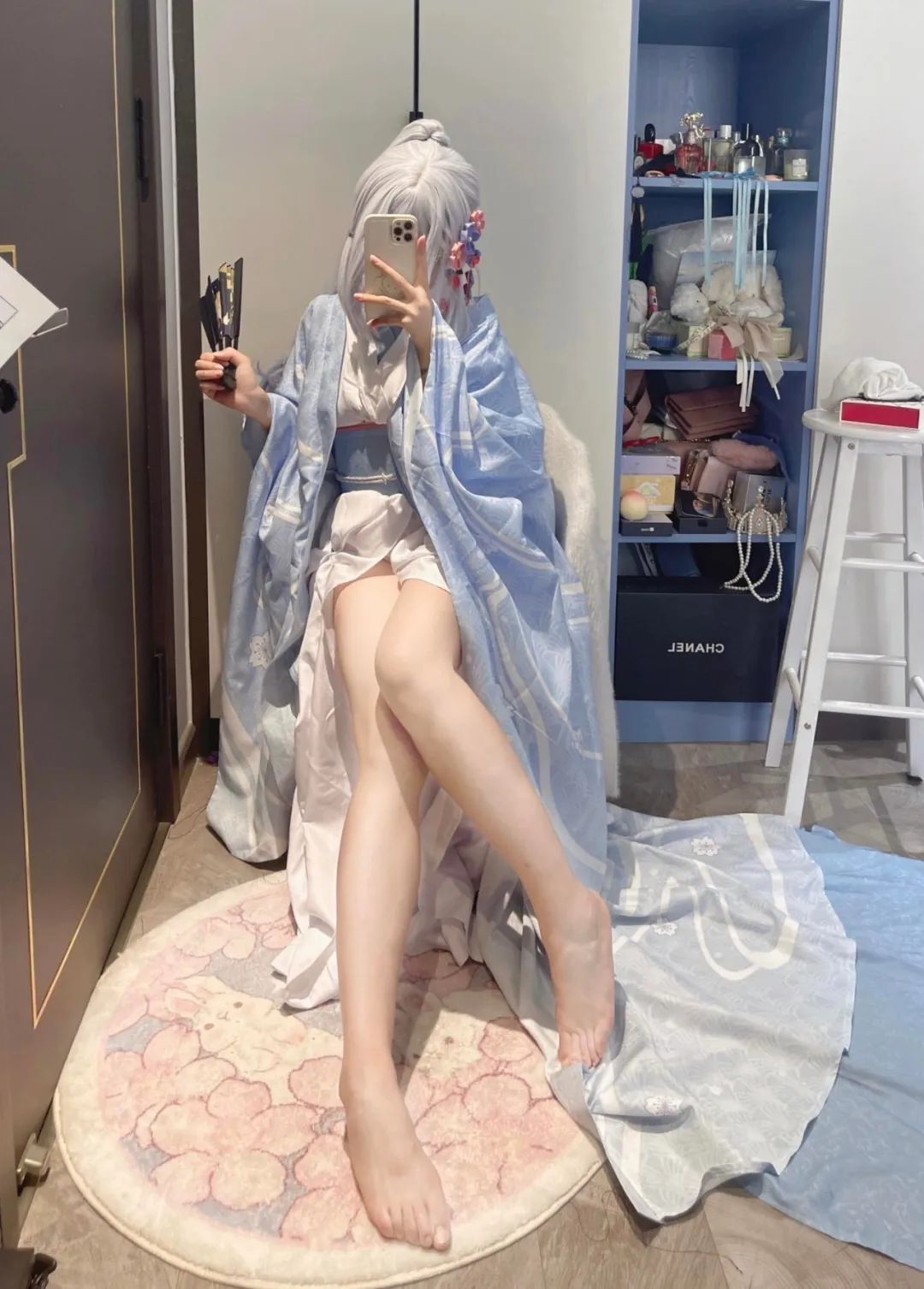 原神cos：泳装+裸足，双马尾妮露太美了！光腿申鹤，黑丝女仆装芙芙可爱爆了！