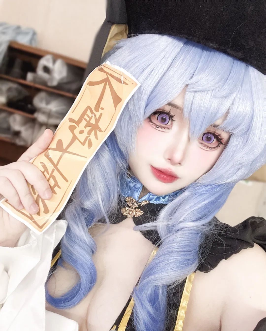 原神cos：八重神子穿婚纱真是美爆了！水中申鹤，邪魅雷神，七七终于长大了！