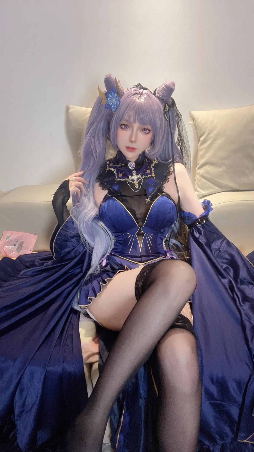 原神cos：黑丝旗袍甘雨，白丝兔女郎刻晴真绝了！勒肉黑丝旗袍申鹤让玩家狂喜！