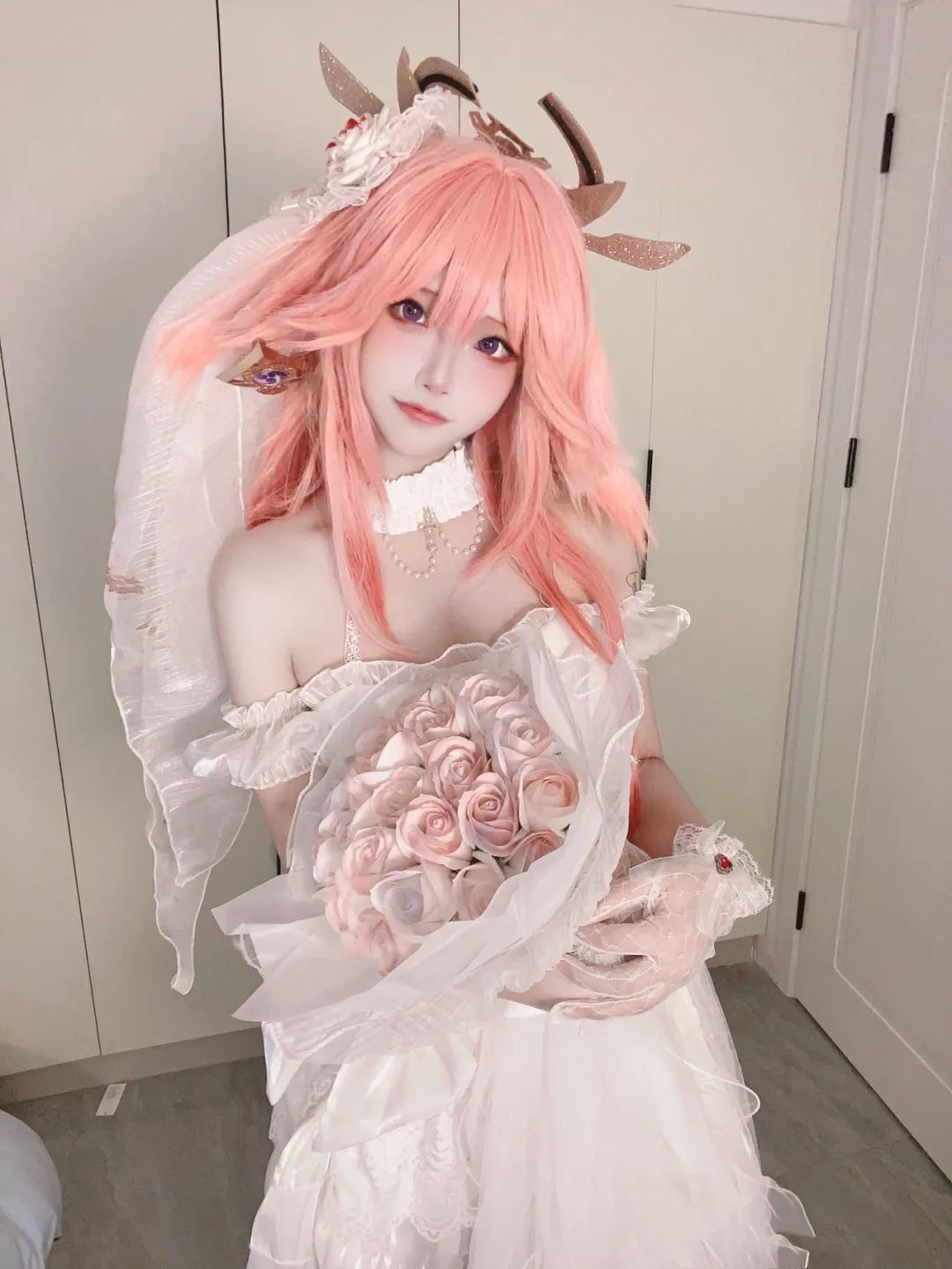 原神cos：白丝+女仆装，神子让人狂喜！制服秘书雷神，女仆刻晴甘雨莫娜你选谁？