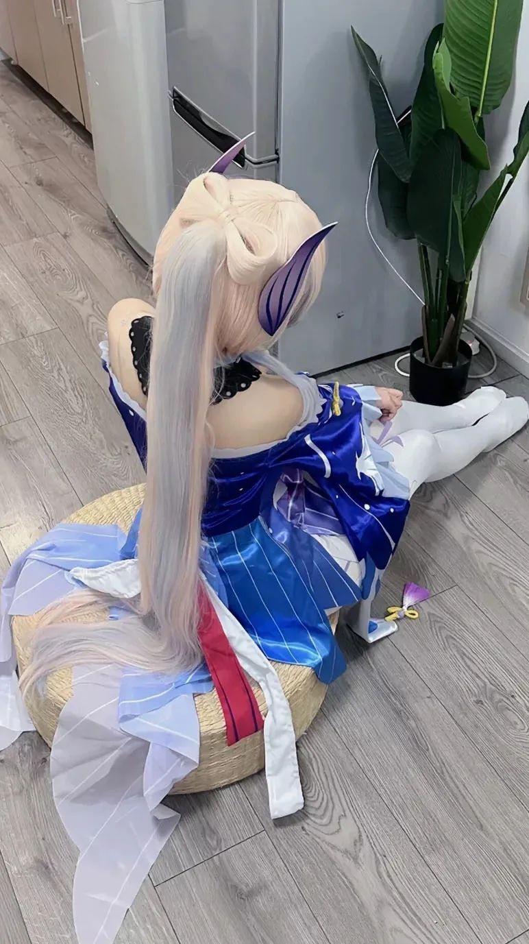原神cos：黑丝+双马尾，女仆刻晴太美了！泳装绫华，制服OL雷神，女仆甘雨让人狂喜！