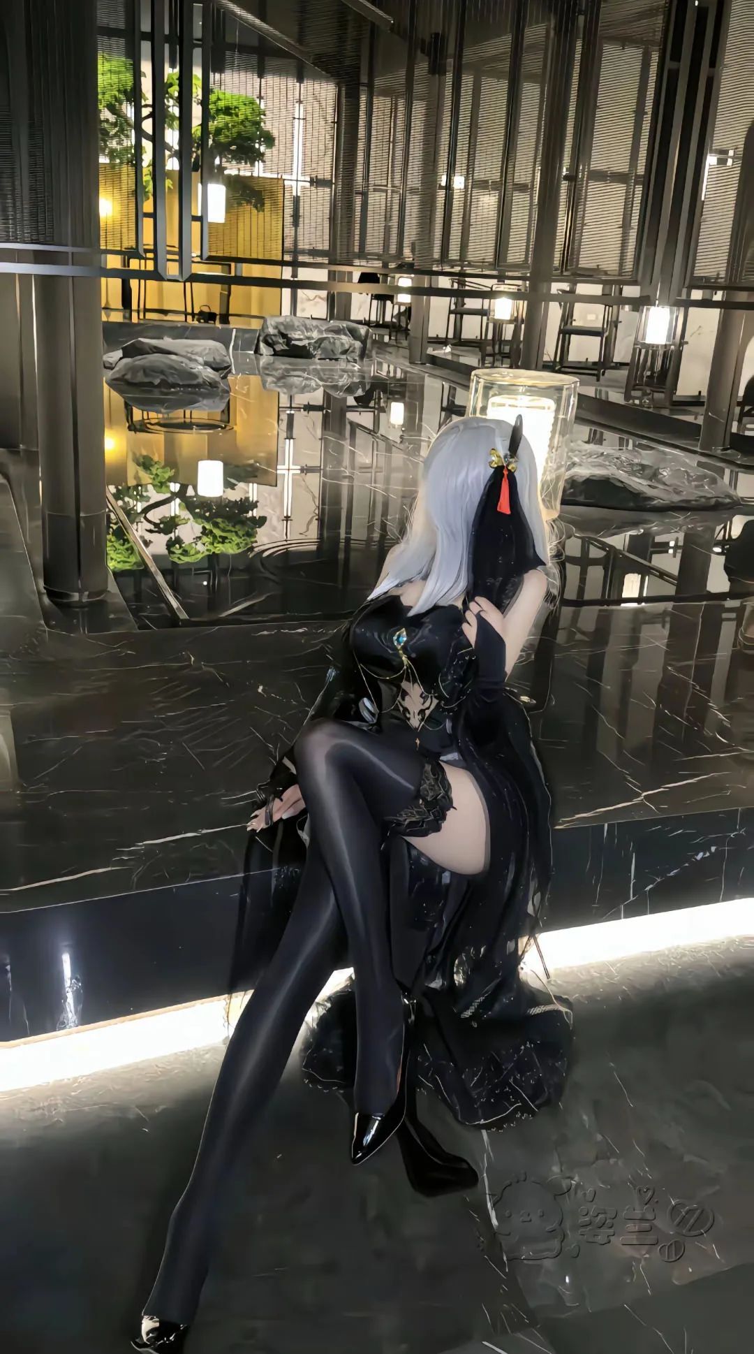 原神cos：超短裤神子太御了！黑丝兔女郎甘雨，勒肉黑丝凝光，白丝女仆申鹤绫华让人狂喜！