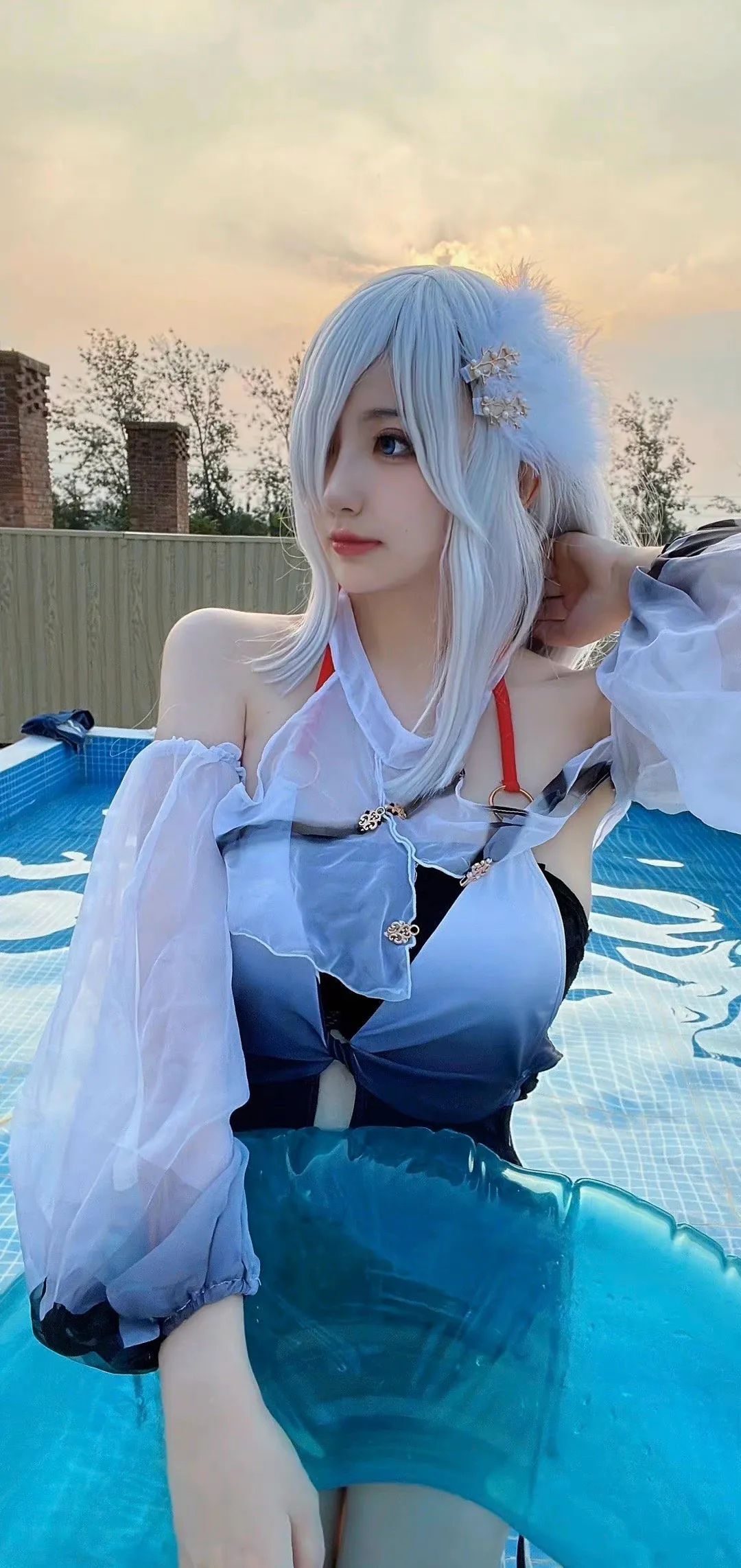 原神cos：申鹤泳装颜值太美了！制服皮裤也不错！雷神女仆装让人狂喜！夜兰姿势超赞！