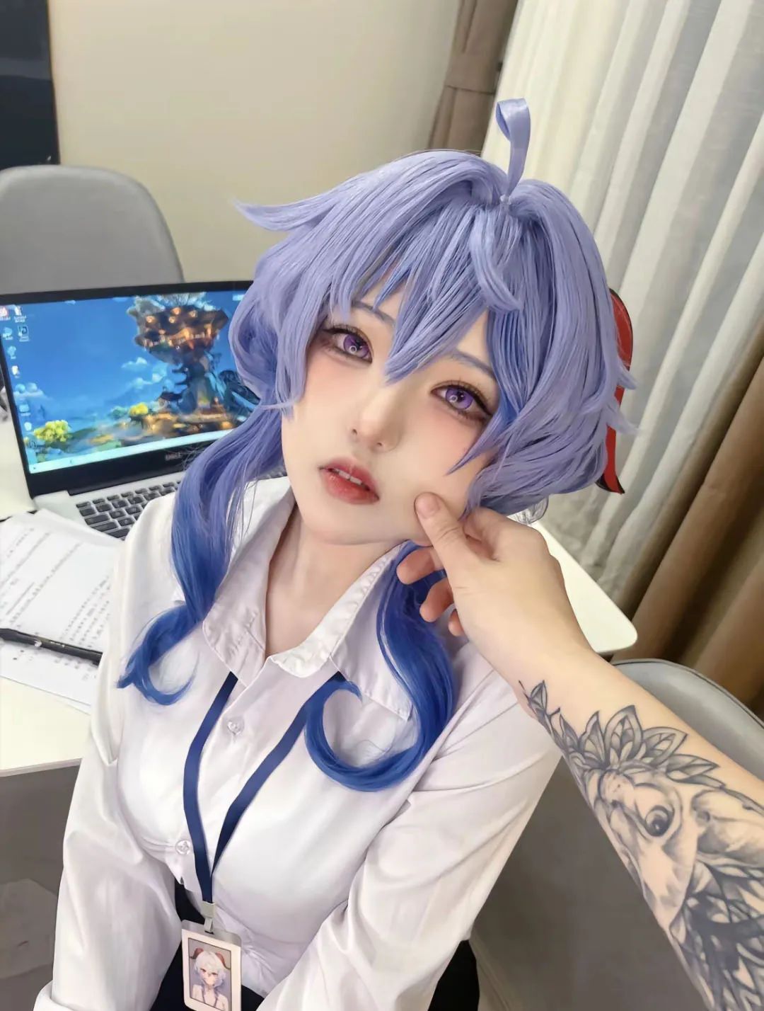 原神cos：白丝+护士服，刻晴超萌！女仆甘雨，神子黑纱裙美爆了！泳装申鹤，女仆雷神让人无法抵抗！