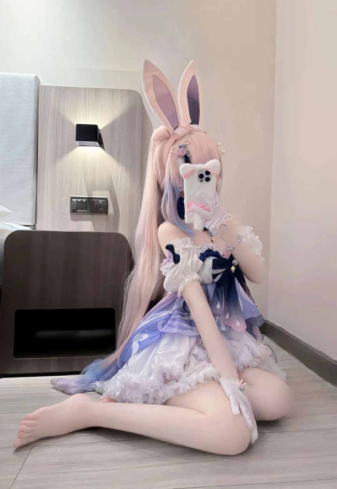 原神cos：白丝+婚纱，花嫁刻晴太可爱了！女仆莫娜让人狂喜！兔女郎甘雨，黑丝旗袍申鹤谁看了不迷糊？