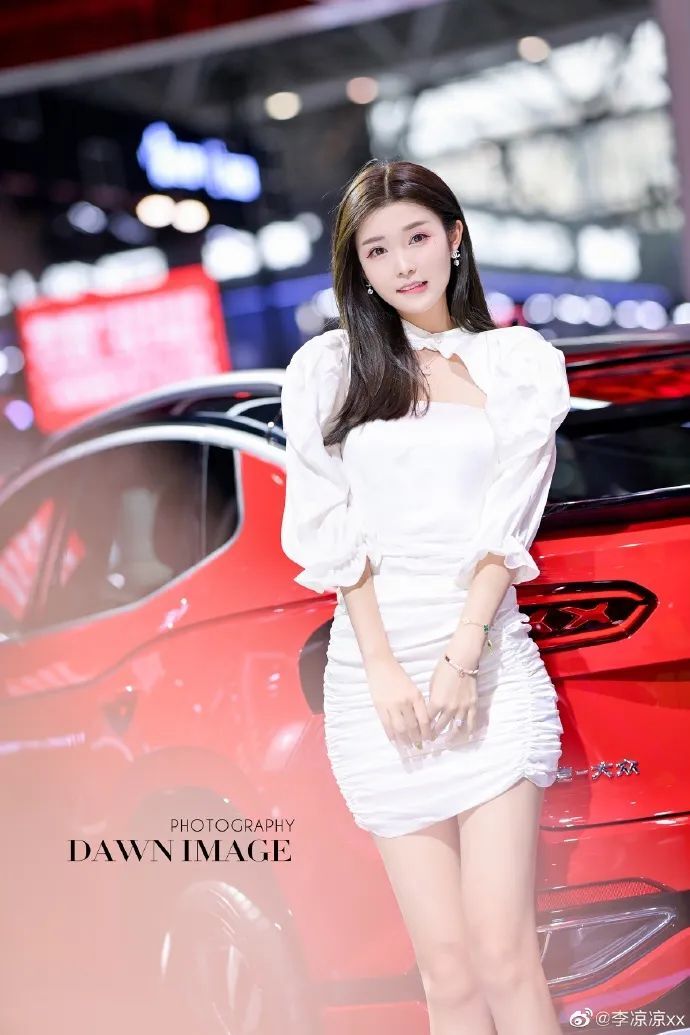 ​小花李凉凉xx，少见的可爱风车模