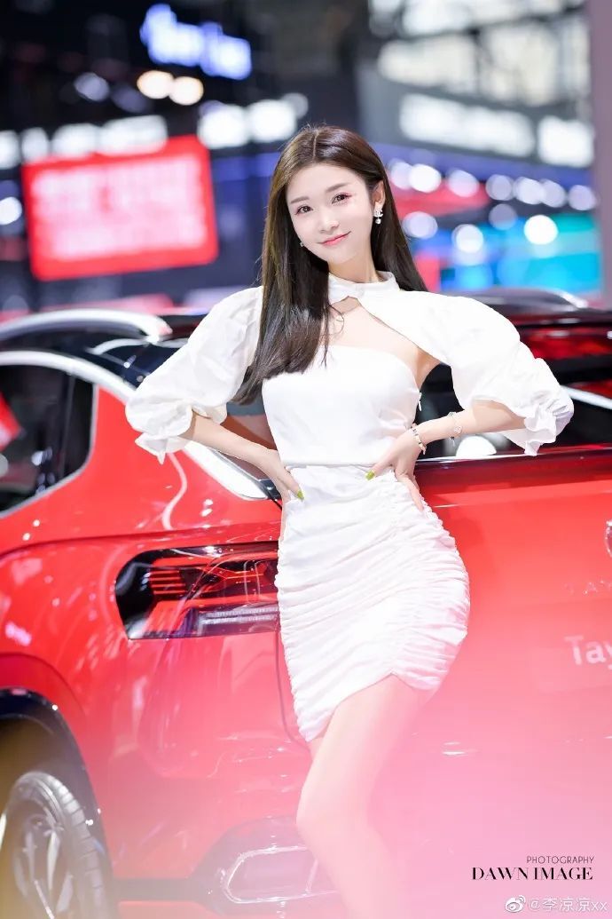 ​小花李凉凉xx，少见的可爱风车模