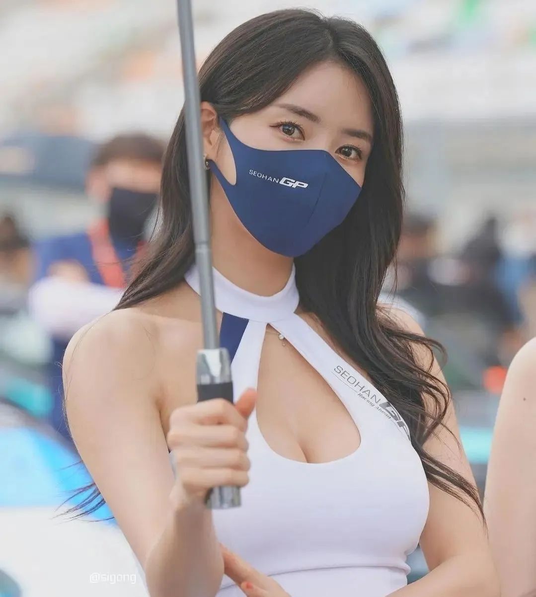 韩国赛车模特林率雅，甜美性感的气质女神