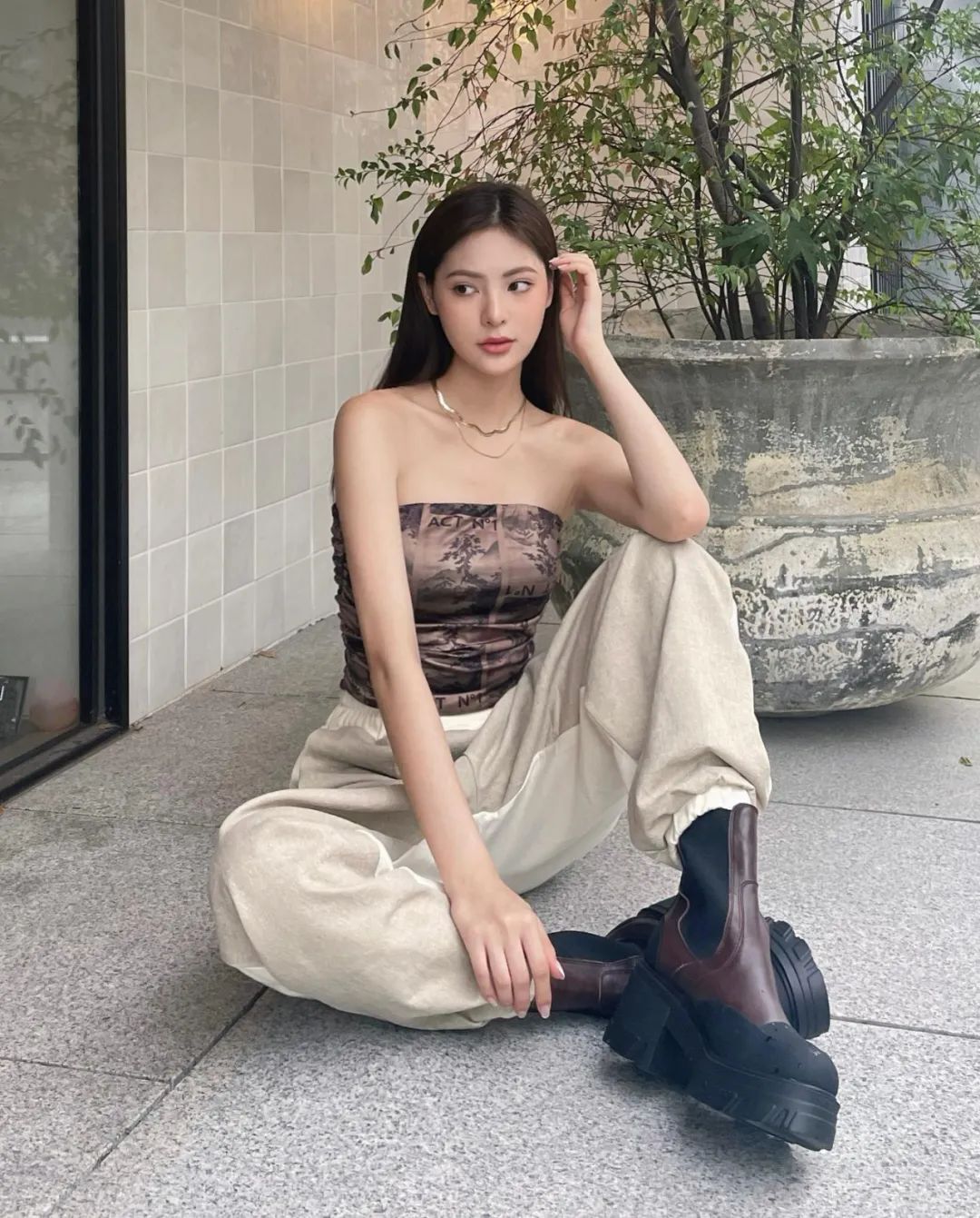 台湾长腿模特rosaxxlin，甜美长相和欧美风的S型曲线
