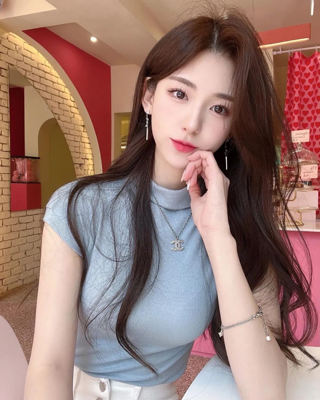 韩国网红模特hyoppeu，高颜值火辣身材，可甜可御的女老板