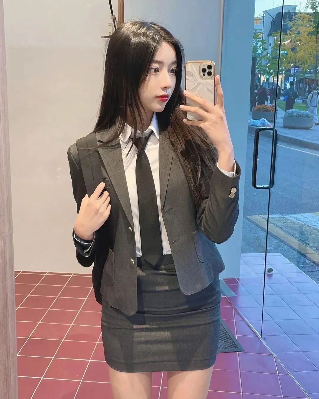 [仙女集]芙蓉不及美人妆，水殿风来珠翠香