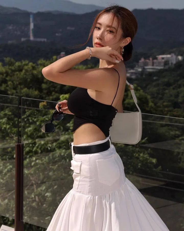 [仙女集]湾湾有佳人，轻盈绿腰舞，君王看不足