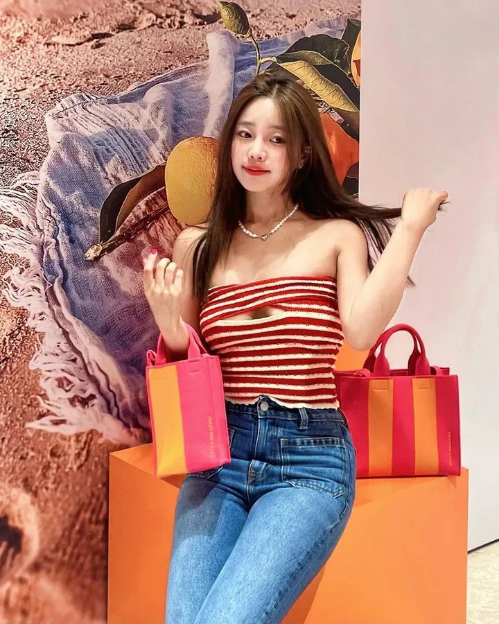 [仙女集]那少女十七八岁年纪，一双大眼黑溜溜