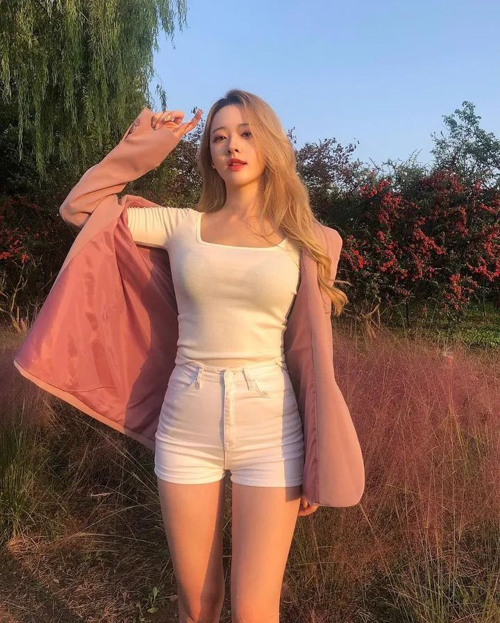[仙女集]哪国美女，皮肤娇嫩，体态如此丰腴