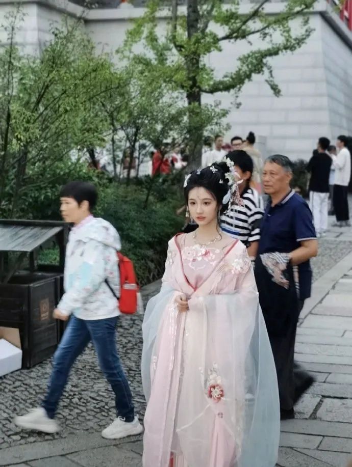[仙女集]巧笑倩兮，美目盼兮！