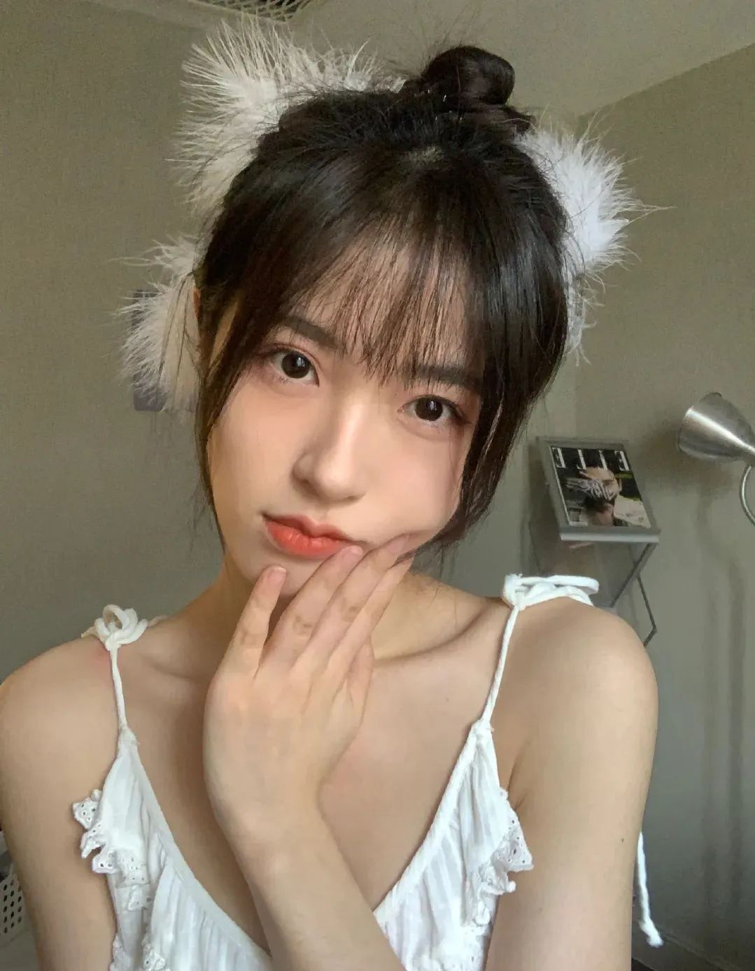 美女壁纸丨乔本小月，继佘颖欣之后，又一位“纯欲天花板”级别的网红美女