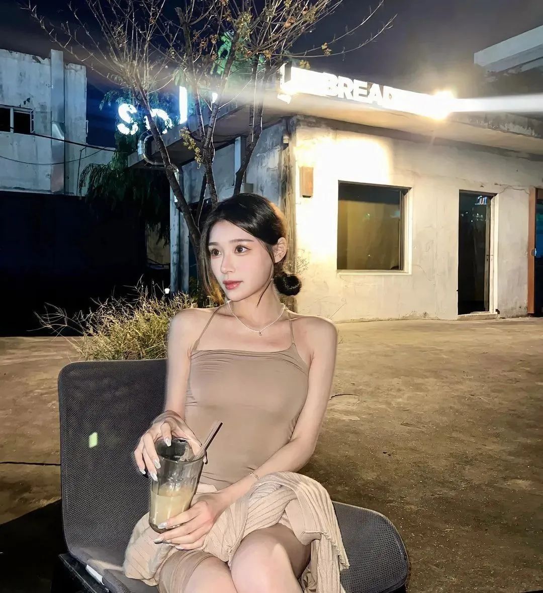 沁柔，清新甜美的“治愈系”女神