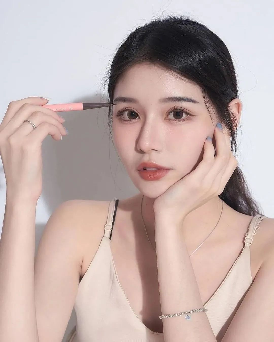 沁柔，清新甜美的“治愈系”女神