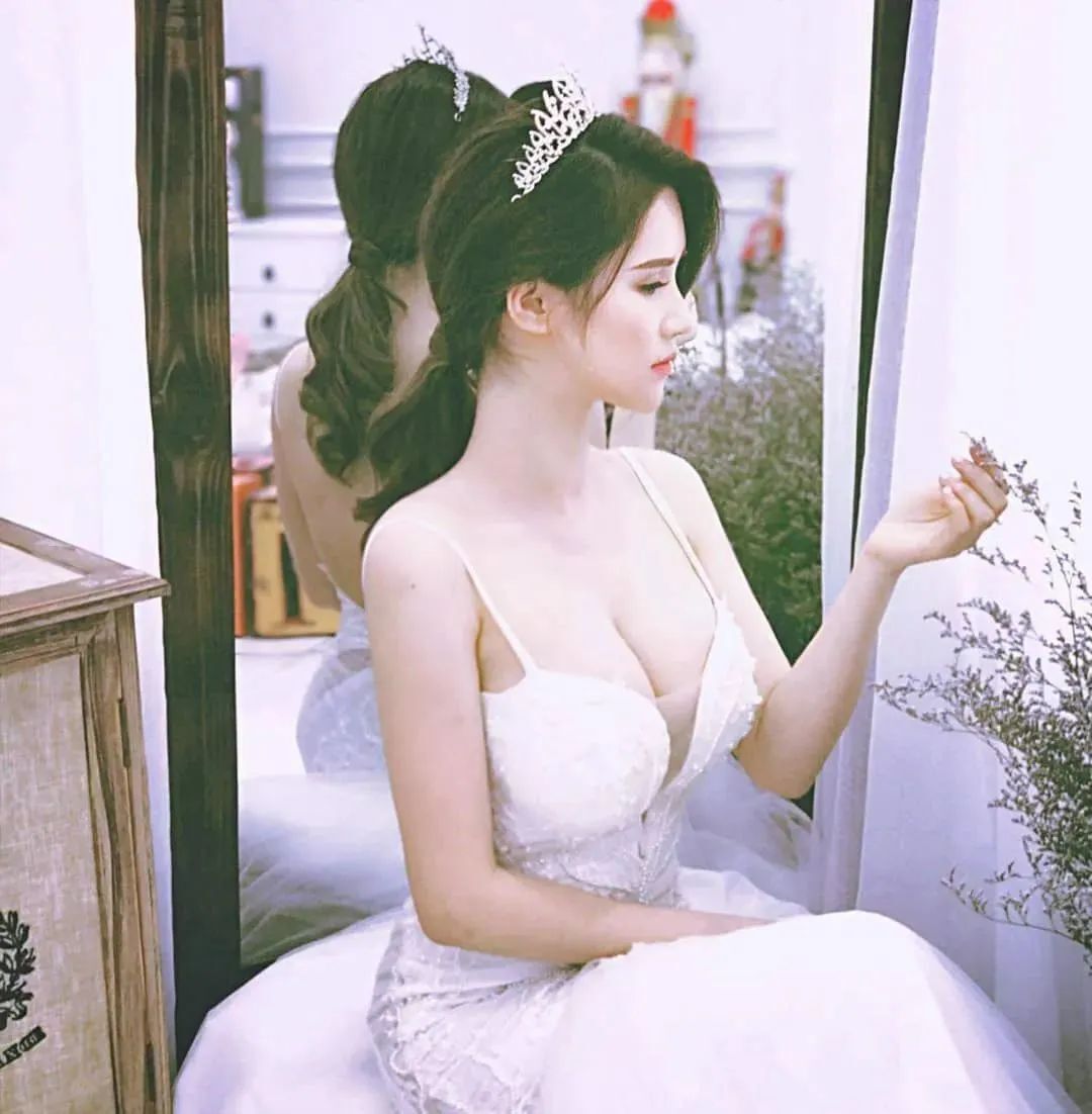 美女壁纸丨颜值出众的韩国最美CEO，高贵的气质让人感觉高不可攀