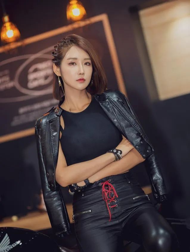 柳多妍，她是韩国最美车模，32岁至今单身未婚的她，美出新高度