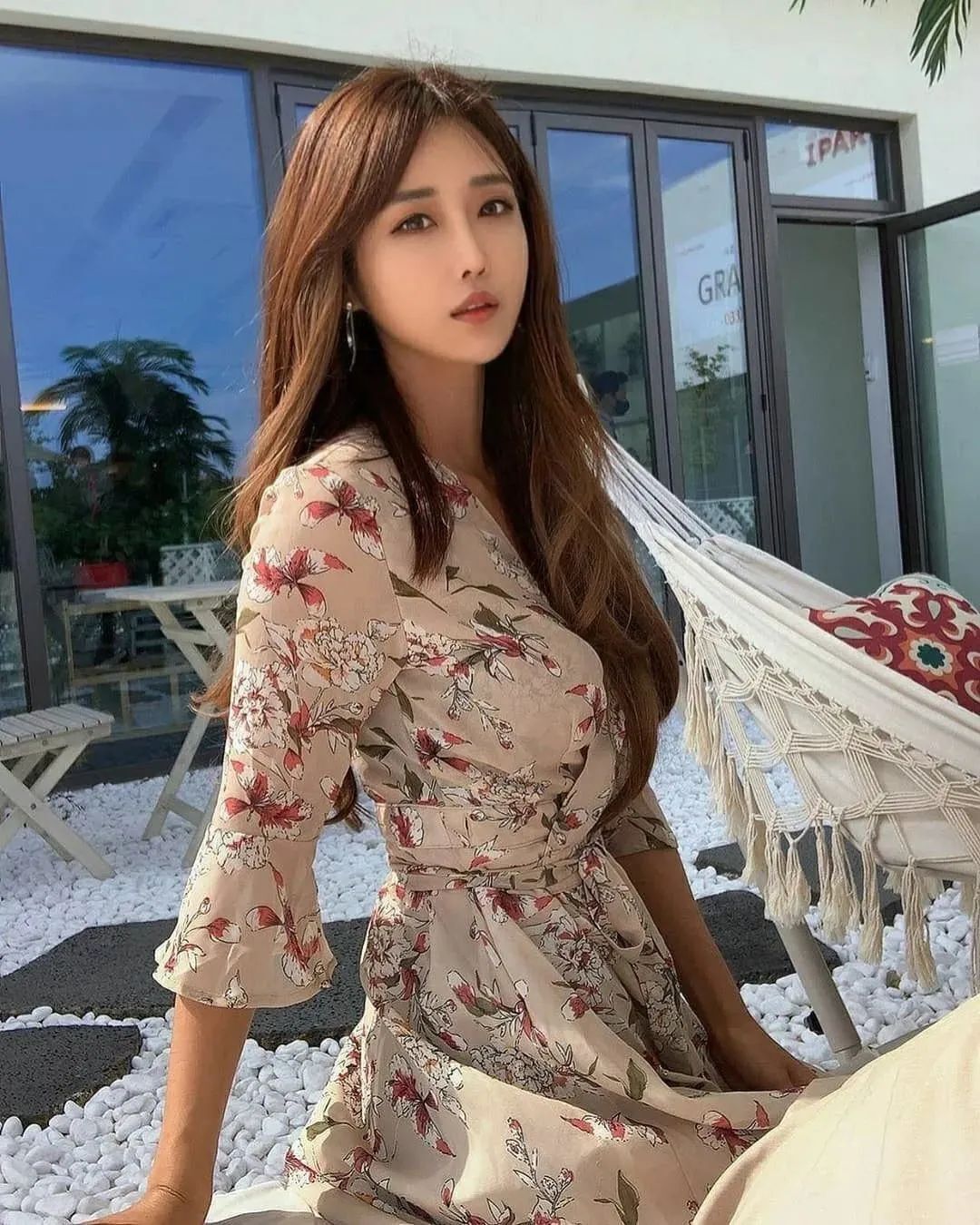 柳多妍，她是韩国最美车模，32岁至今单身未婚的她，美出新高度